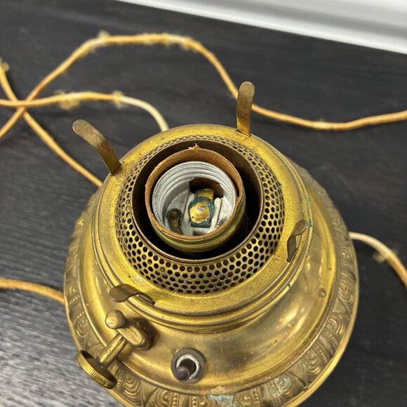 Vintage B&H Oil Lamp Font Banquet Kerosene Center Draft Decor Antique - Picture 2 of 9